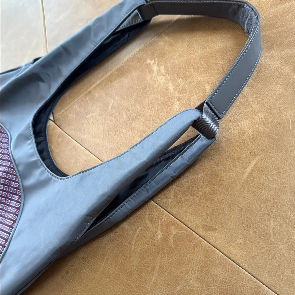 Nylon Gray and Red Geometric Tote Bag - Picture 4 of 7